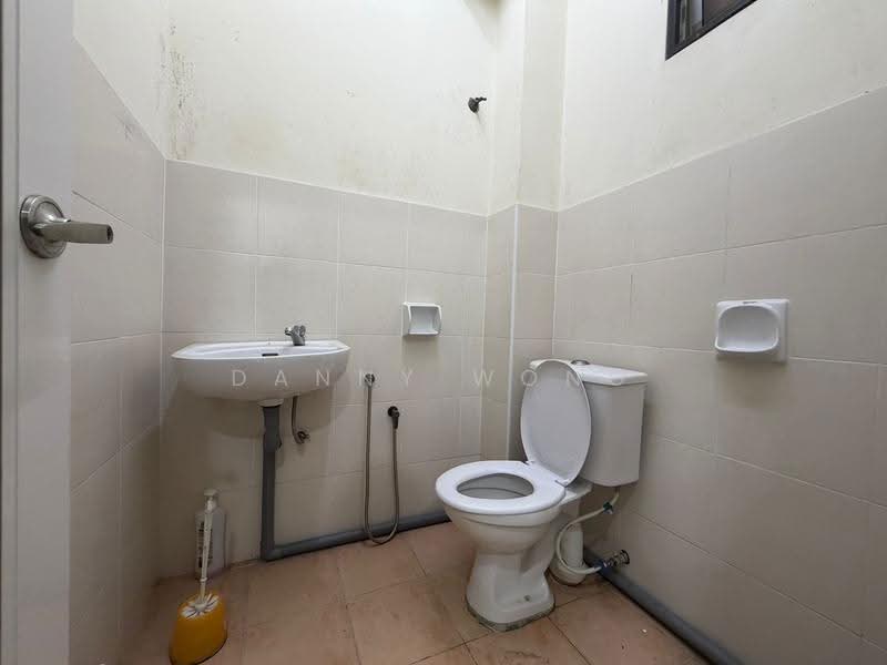 Rumah Teres 2-Tingkat untuk Dijual di Desa Mutiara (Rawang) - Danny Wong - Bathroom - PropertyGuru.com.my