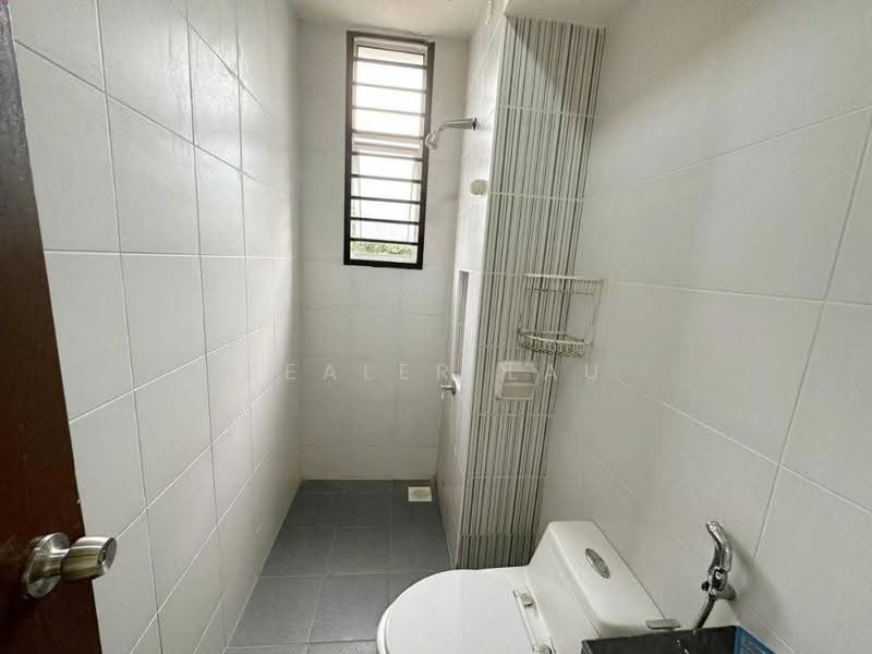 Kediaman Servis untuk Dijual di SuriaMas Suites - Healer Lau - Bathroom - PropertyGuru.com.my