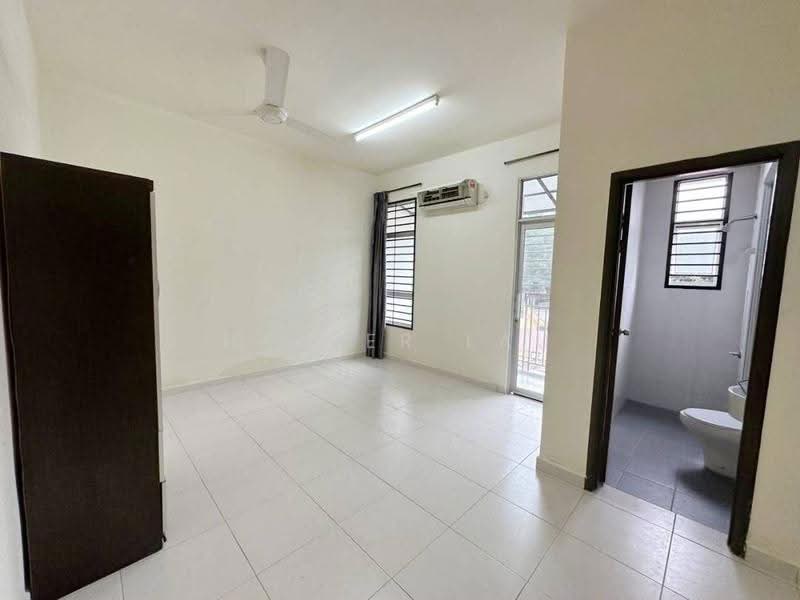 Kediaman Servis untuk Dijual di SuriaMas Suites - Healer Lau - Interior - PropertyGuru.com.my