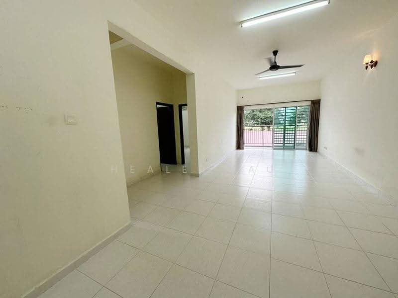 Kediaman Servis untuk Dijual di SuriaMas Suites - Healer Lau - Living Room - PropertyGuru.com.my