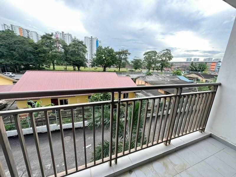Kediaman Servis untuk Dijual di SuriaMas Suites - Healer Lau - Balcony - PropertyGuru.com.my