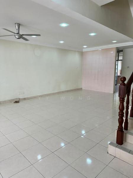2.5-storey Terraced House for Sale in Taman Bukit Serdang (Seri Kembangan) - YY Wong - Living Room - PropertyGuru.com.my