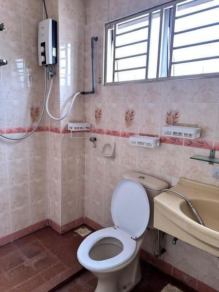2.5-storey Terraced House for Sale in Taman Bukit Serdang (Seri Kembangan) - YY Wong - Bathroom - PropertyGuru.com.my