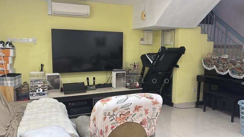 Rumah Teres 2-Tingkat untuk Dijual di TAMAN PUCHONG UTAMA (Puchong) - Adrian Loo - Living Room - PropertyGuru.com.my