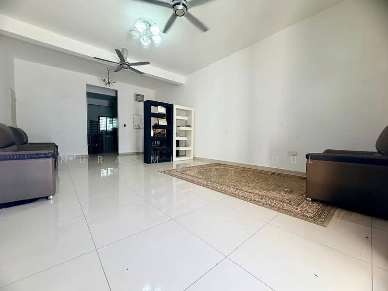 2-storey Terraced House for Rent in Nusari Aman 2 (Bandar Sri Sendayan) - Nurasmida Abdul Sattar - Living Room - PropertyGuru.com.my