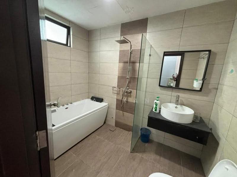 Kediaman Servis untuk Disewa di Molek Regency - Max Kan - Bathroom - PropertyGuru.com.my