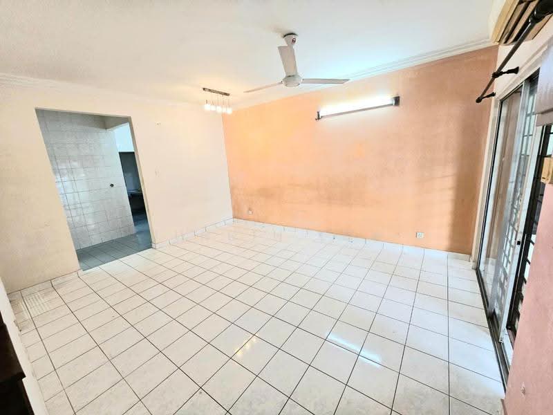 2-storey Terraced House for Sale in TAMAN PUCHONG UTAMA (Puchong) - Junbin Low - Living Room - PropertyGuru.com.my
