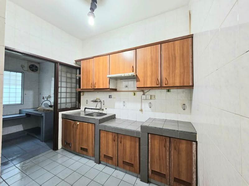 2-storey Terraced House for Sale in TAMAN PUCHONG UTAMA (Puchong) - Junbin Low - Kitchen - PropertyGuru.com.my