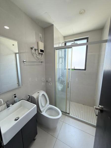 Kondominium untuk Disewa di Bay Point @ Country Garden Danga Bay - Florence Hong - Bathroom - PropertyGuru.com.my