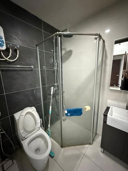 Kondominium untuk Disewa di Bay Point @ Country Garden Danga Bay - Florence Hong - Bathroom - PropertyGuru.com.my