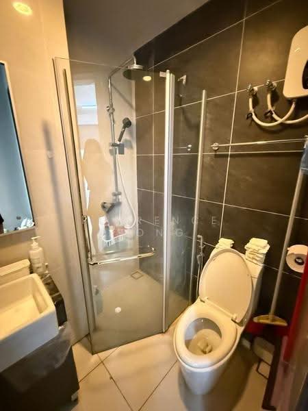 Kondominium untuk Disewa di Bay Point @ Country Garden Danga Bay - Florence Hong - Bathroom - PropertyGuru.com.my