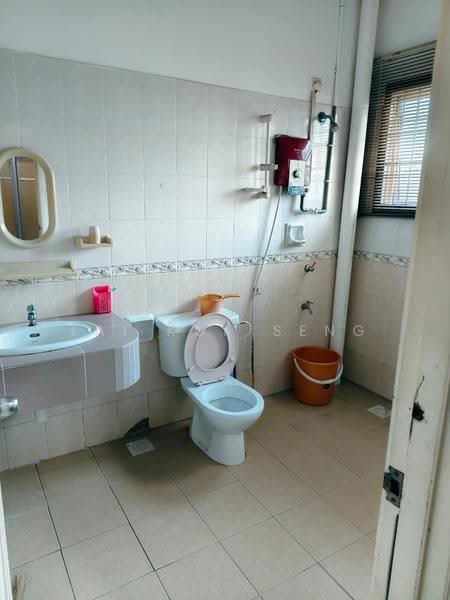2-storey Terraced House for Sale in Bandar Seri Alam (Masai) - Lai Kok Seng - Bathroom - PropertyGuru.com.my