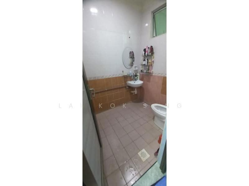 2-storey Terraced House for Sale in Bandar Seri Alam (Masai) - Lai Kok Seng - Bathroom - PropertyGuru.com.my