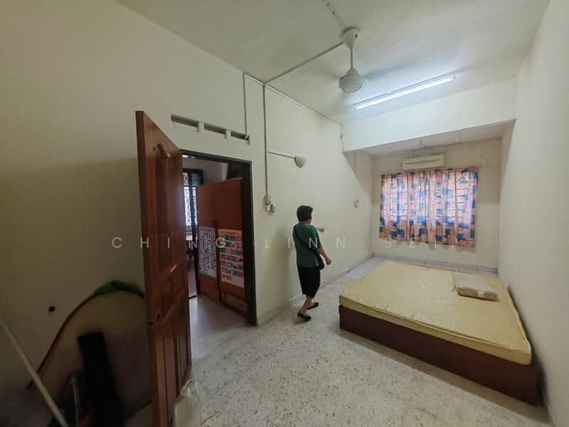 2-storey Terraced House for Rent in Taman Ria (Batu Berendam) - Ching Linn Sei - Bedroom - PropertyGuru.com.my