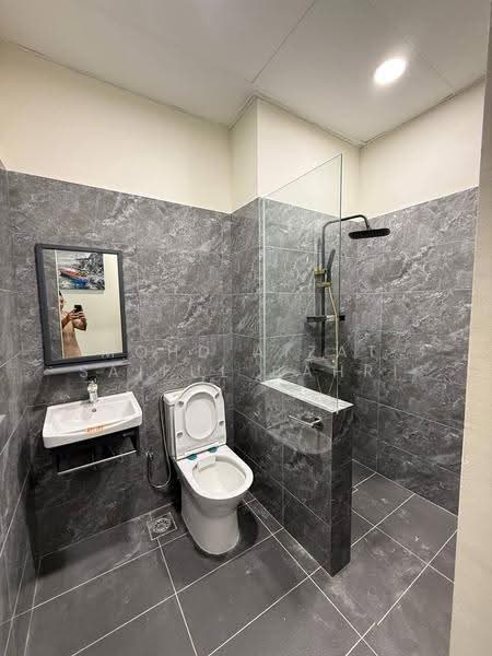 Hotel / Resort for Sale in Taman Ampang Utama (Ampang) - Mohd Aizat Saiful Bahri - Bathroom - PropertyGuru.com.my