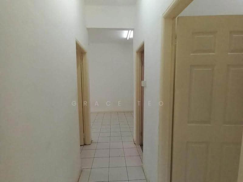 Apartment for Sale at Seri Warisan - Grace Teo - Corridor - PropertyGuru.com.my