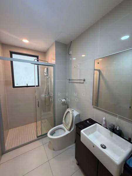 Kondominium untuk Dijual di Bay Point @ Country Garden Danga Bay - Florence Hong - Bathroom - PropertyGuru.com.my