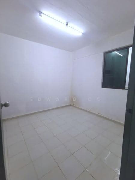 Flat for Sale at Flat Taman Ungku Tun Aminah - Edward Oo - Interior - PropertyGuru.com.my
