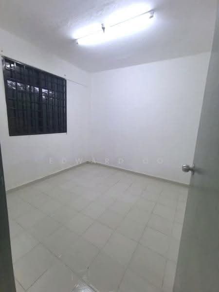 Flat for Sale at Flat Taman Ungku Tun Aminah - Edward Oo - Interior - PropertyGuru.com.my