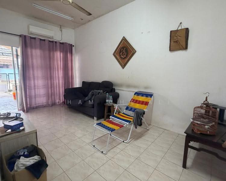 1-storey Terraced House for Sale in Taman Tas (Kuantan) - Idham Che'Ali - Living Room - PropertyGuru.com.my