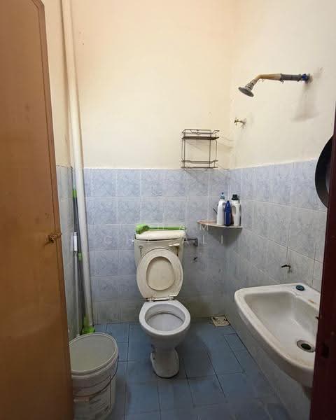 1-storey Terraced House for Sale in Taman Tas (Kuantan) - Idham Che'Ali - Bathroom - PropertyGuru.com.my