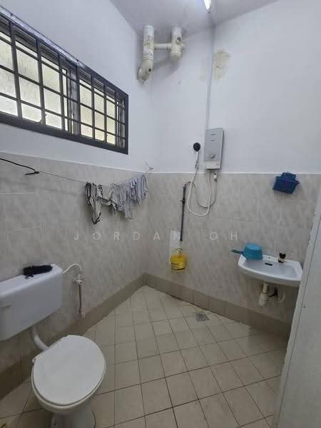 Rumah Teres 2-Tingkat untuk Dijual di Taman Pulai Utama (Skudai) - Jordan Oh - Bathroom - PropertyGuru.com.my