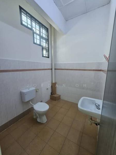 Rumah Teres 2-Tingkat untuk Dijual di Taman Pulai Utama (Skudai) - Jordan Oh - Bathroom - PropertyGuru.com.my