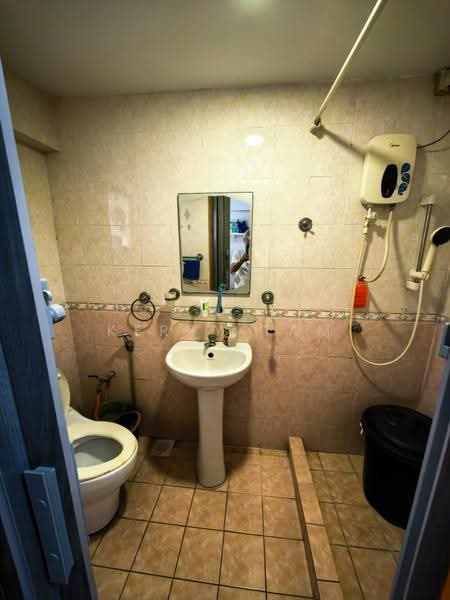 Retail Office for Rent in SS2 (Petaling Jaya) - Kerry Tam - Bathroom - PropertyGuru.com.my