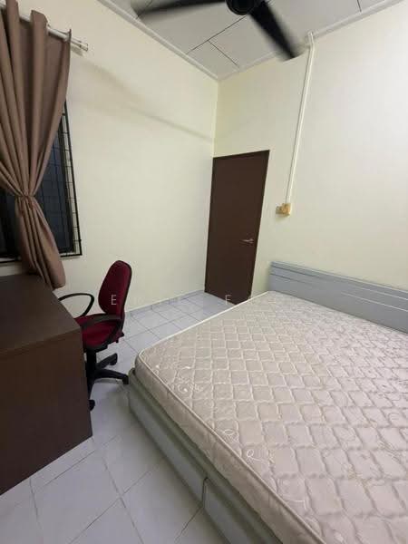Rumah Flat untuk Disewa di Taman Daya - Jalan Nibong 14 - Eric Foo - Bedroom - PropertyGuru.com.my