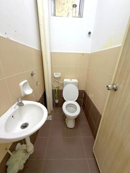 Apartment for Rent at Pangsapuri Palma Kipas - Elvis Sim - Bathroom - PropertyGuru.com.my