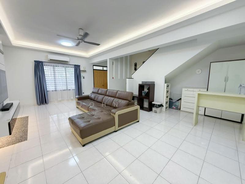 Rumah Teres 2-Tingkat untuk Dijual di Taman Setia Indah (Tebrau) - John Sia - Living Room - PropertyGuru.com.my