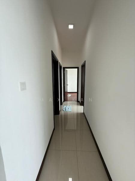 Kediaman Servis untuk Dijual di Molek Regency - Max Kan - Corridor - PropertyGuru.com.my