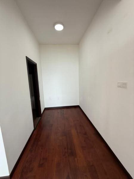 Kediaman Servis untuk Dijual di Molek Regency - Max Kan - Corridor - PropertyGuru.com.my
