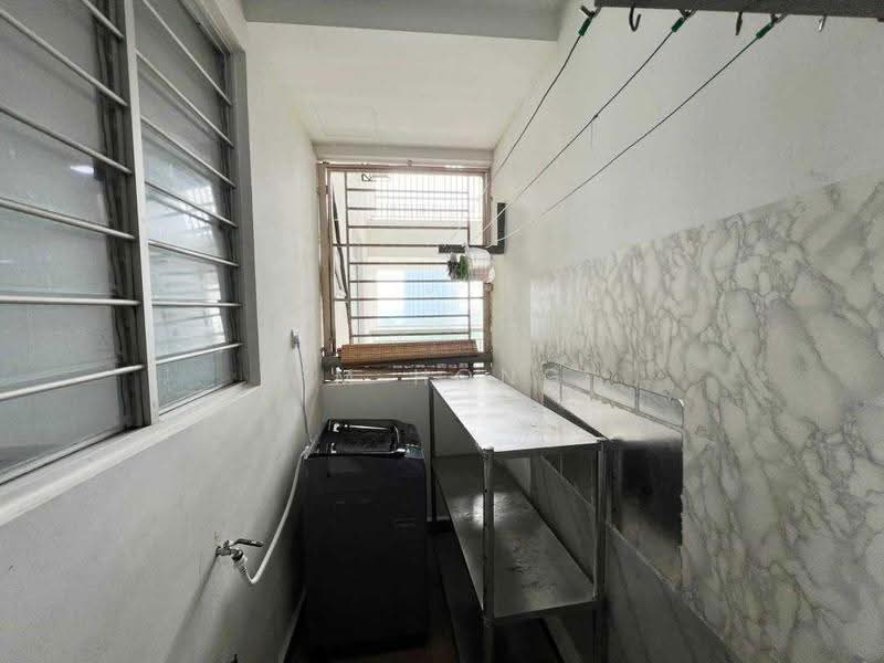 Kondominium untuk Dijual di Suasana Lumayan - FM Hong - Balcony - PropertyGuru.com.my