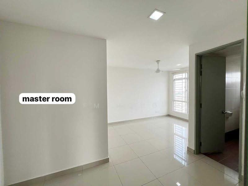 Kondominium untuk Dijual di Suasana Lumayan - FM Hong - Master Bedroom - PropertyGuru.com.my