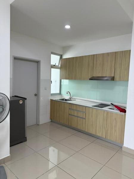 Kediaman Servis untuk Disewa di Meridin Bayvue @ Sierra Perdana - Ken Sim - Kitchen - PropertyGuru.com.my