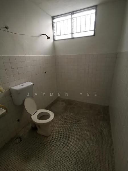 Rumah Teres 1-Tingkat untuk Dijual di Taman Overseas Union (Taman Oug) (Jalan Klang Lama (Old Klang Road)) - Jayden Yee - Bathroom - PropertyGuru.com.my