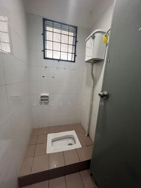 Retail Office for Rent in Taman Equine (Seri Kembangan) - Jacky Loh - Bathroom - PropertyGuru.com.my