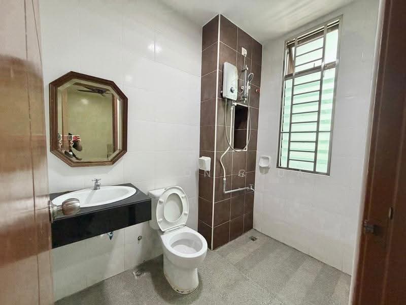 2-storey Terraced House for Rent in Bandar Dato Onn (Tebrau) - Brandon Chua - Bathroom - PropertyGuru.com.my