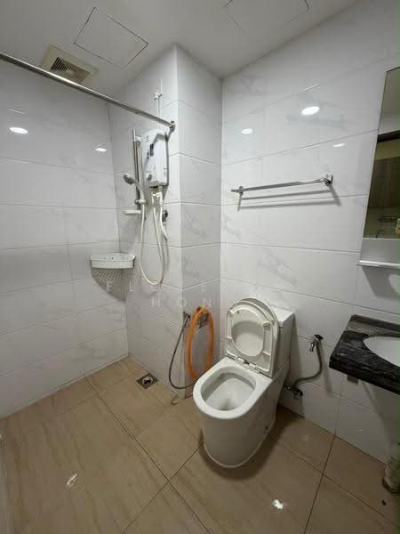 Service Residence for Sale at Country Garden Central Park - Florence Hong - Bathroom - PropertyGuru.com.my