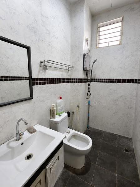 3-storey Terraced House for Sale in Kampung Pantai Jerjak (Gelugor) - Amelie Soh - Bathroom - PropertyGuru.com.my