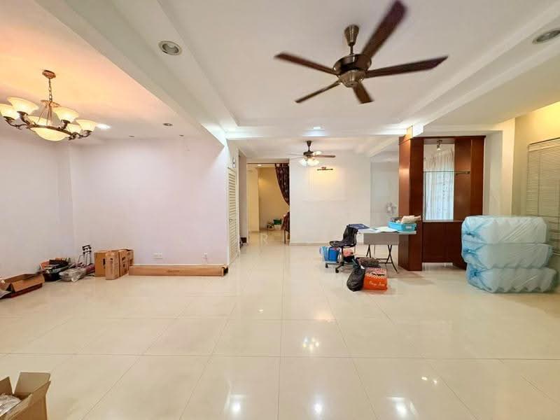 Rumah Teres untuk Dijual di Kota Kemuning (Shah Alam) - Umar Din - Living Room - PropertyGuru.com.my