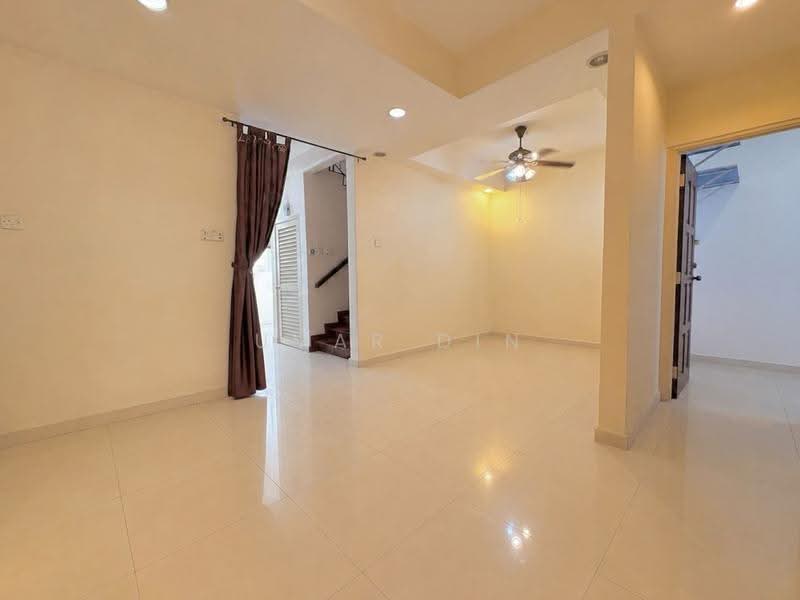 Rumah Teres untuk Dijual di Kota Kemuning (Shah Alam) - Umar Din - Living Room - PropertyGuru.com.my