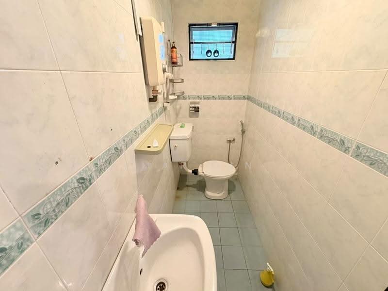 Rumah Teres untuk Dijual di Kota Kemuning (Shah Alam) - Umar Din - Bathroom - PropertyGuru.com.my