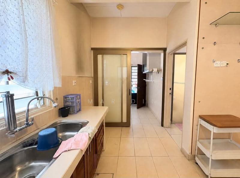 Rumah Teres untuk Dijual di Kota Kemuning (Shah Alam) - Umar Din - Kitchen - PropertyGuru.com.my