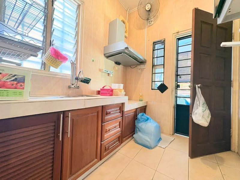 Rumah Teres untuk Dijual di Kota Kemuning (Shah Alam) - Umar Din - Kitchen - PropertyGuru.com.my