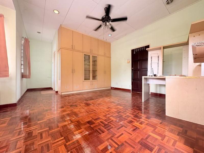 Rumah Teres untuk Dijual di Kota Kemuning (Shah Alam) - Umar Din - Bedroom - PropertyGuru.com.my