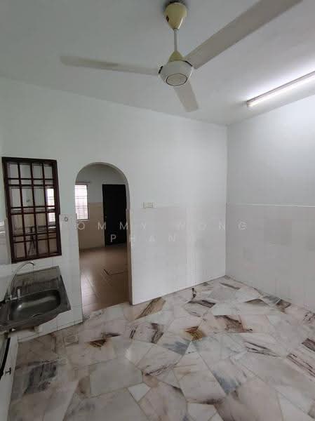 Rumah Teres 2-Tingkat untuk Disewa di Seri Kembangan (Selangor) - Tommy Wong Phang - Kitchen - PropertyGuru.com.my