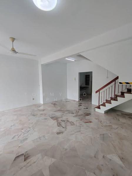 Rumah Teres 2-Tingkat untuk Disewa di Seri Kembangan (Selangor) - Tommy Wong Phang - Living Room - PropertyGuru.com.my
