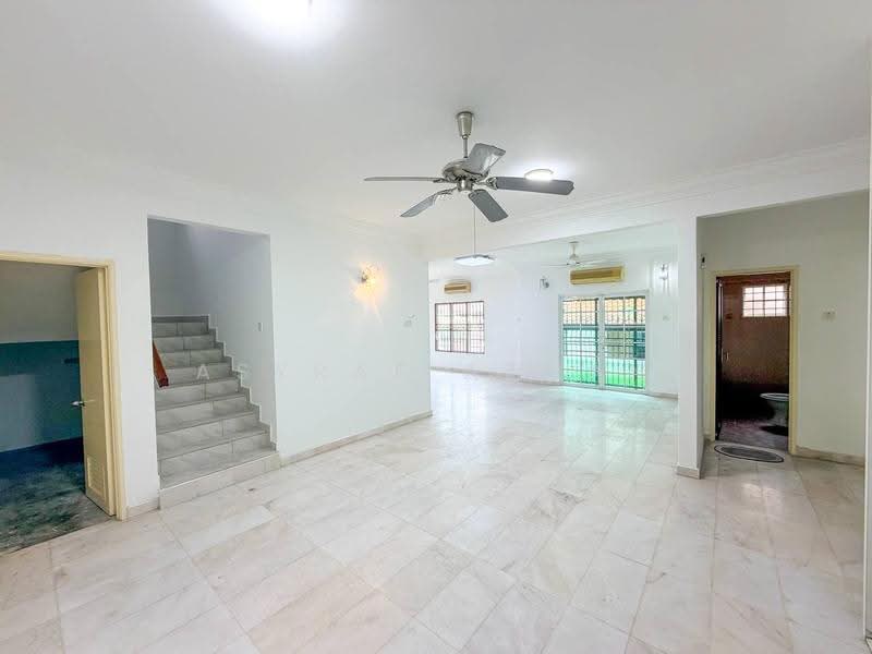 Rumah Berkembar untuk Dijual di Alam Damai (Cheras) - Asyraf Azman - Living Room - PropertyGuru.com.my